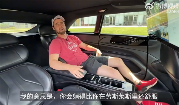 老外试驾法拉第未来FF 91被震撼：从未见过副驾驶有屏幕的车子(图4)