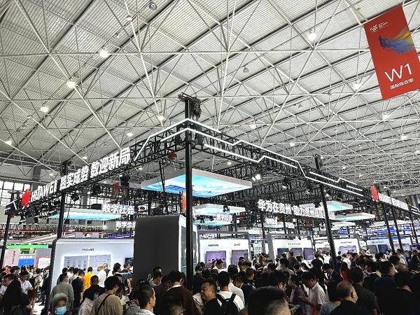 赋能行业数智化转型  华为擎云亮相2023数博会(图1)