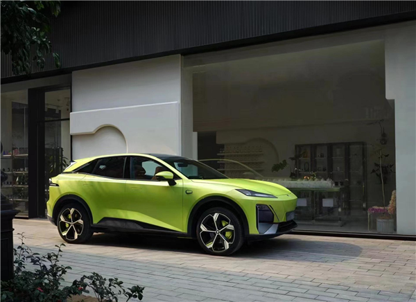 年轻人第一辆后驱SUV 长安深蓝S7预售：16.99万起(图1)