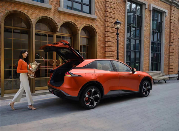 年轻人第一辆后驱SUV 长安深蓝S7预售：16.99万起(图4)