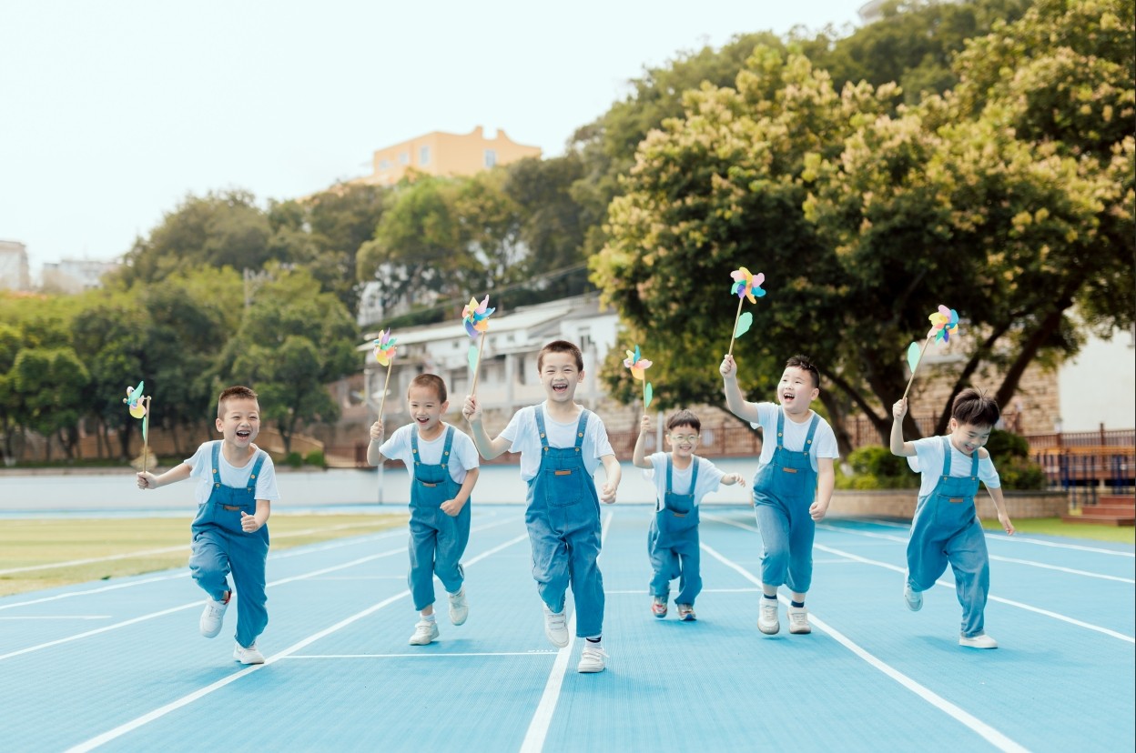 特色课程亮点纷呈 国贸教育暑托班成双职工家庭坚强后盾(图1)