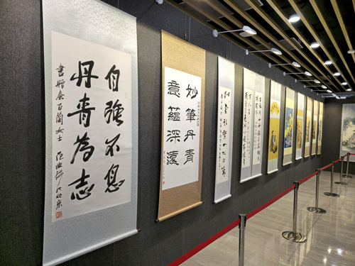 以书画为媒——“轮椅画家”秦百兰画展暨新书发布会在京举行(图6)