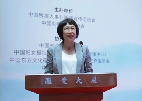 以书画为媒——“轮椅画家”秦百兰画展暨新书发布会在京举行(图3)