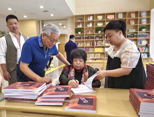 以书画为媒——“轮椅画家”秦百兰画展暨新书发布会在京举行(图10)