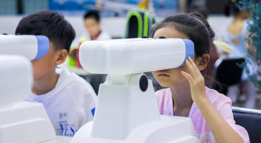 “公益我先行”天津伊康视光 中小学视力矫正活动(图2)