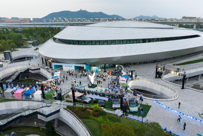 坚持拥抱用户的长期主义，岚图汽车与“岚友”共赴未来