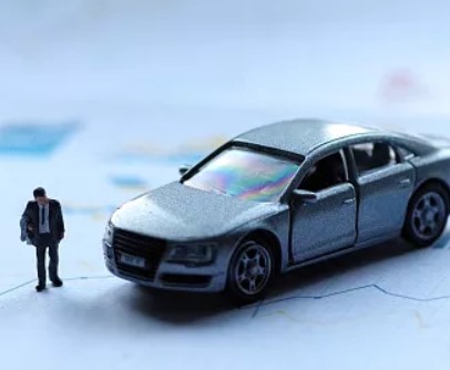 媒体管家|传统豪华品牌遭遇寒冬?奥迪经销商转投华为问界引热议