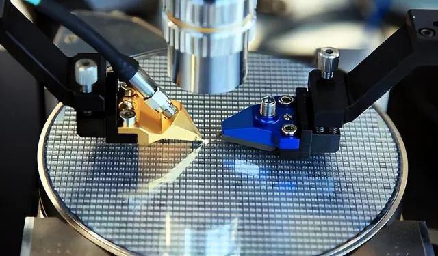 2025媒体管家：国产光刻机“套刻≤8nm”意味着什么