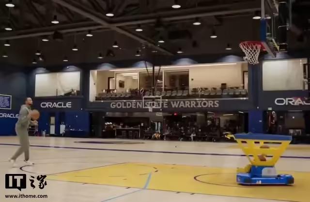 AI机器人亮相NBA赛场，成库里投篮搭档
