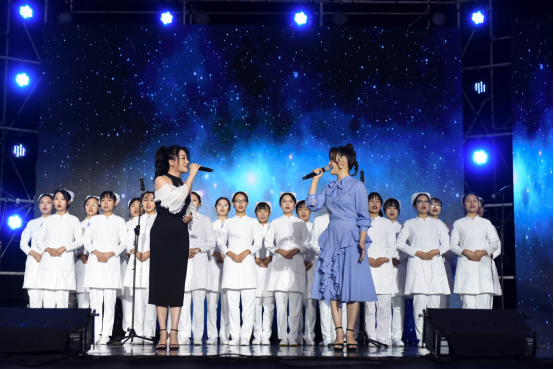 时代强音致敬北大医学 虎牙直播《真正的歌手》校园巡演首场开唱(图2)