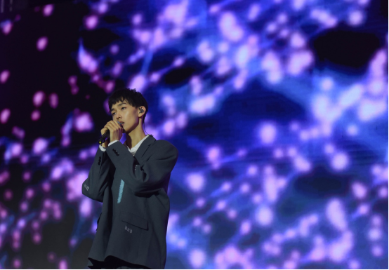 时代强音致敬北大医学 虎牙直播《真正的歌手》校园巡演首场开唱(图3)