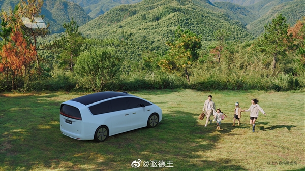 博主自制理想纯电MPV效果图 李想：和实车比能打60分了(图6)