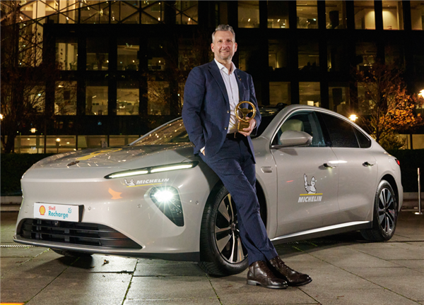 1980元 2022款蔚来ET7中控升级方案出炉：40W无线风冷充电来了(图1)