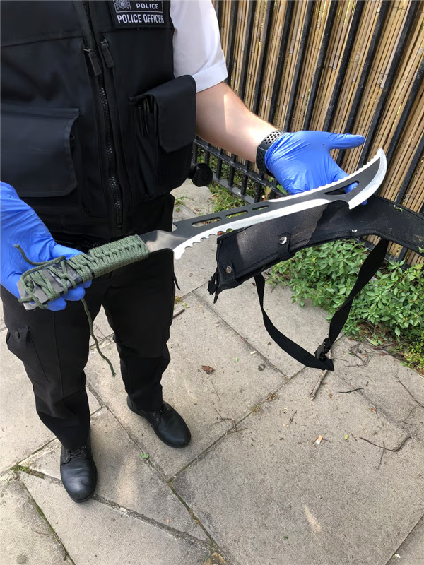 披甲持刀的英国Teenager 比剃刀党更凶险！