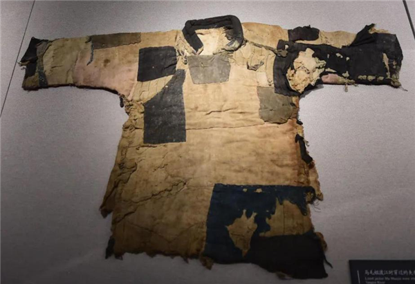 用了几十年的聚酯纤维：是怎么在互联网塌房的