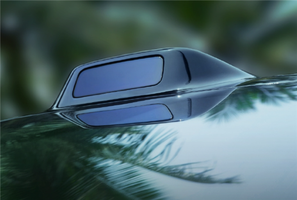 网约车司机接单后开自动驾驶看视频：开30万的车 不想服务穷人