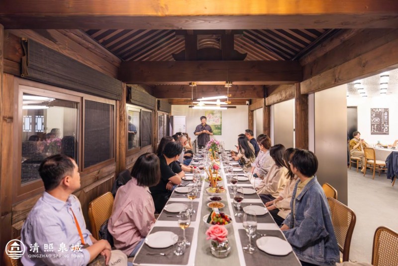 “清照泉城诗歌之夜暨吕德安作品展”泉畔开幕(图10)